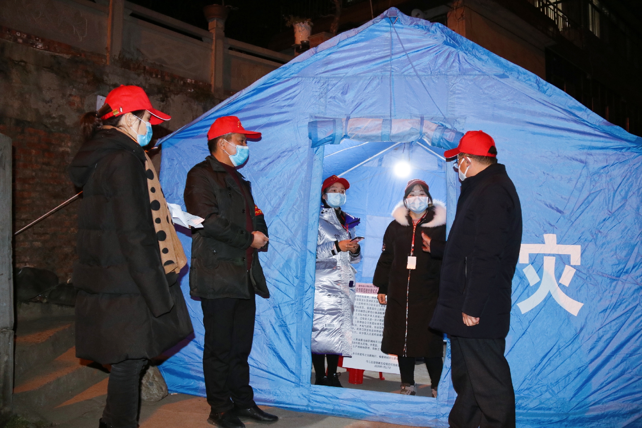 县创文办：抗疫一线勤做宣传员肯做督导员