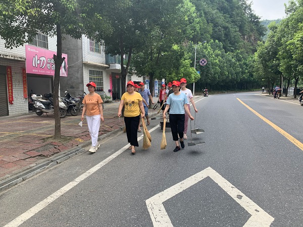 楼台乡：党旗飘扬在创文爱卫“一线”