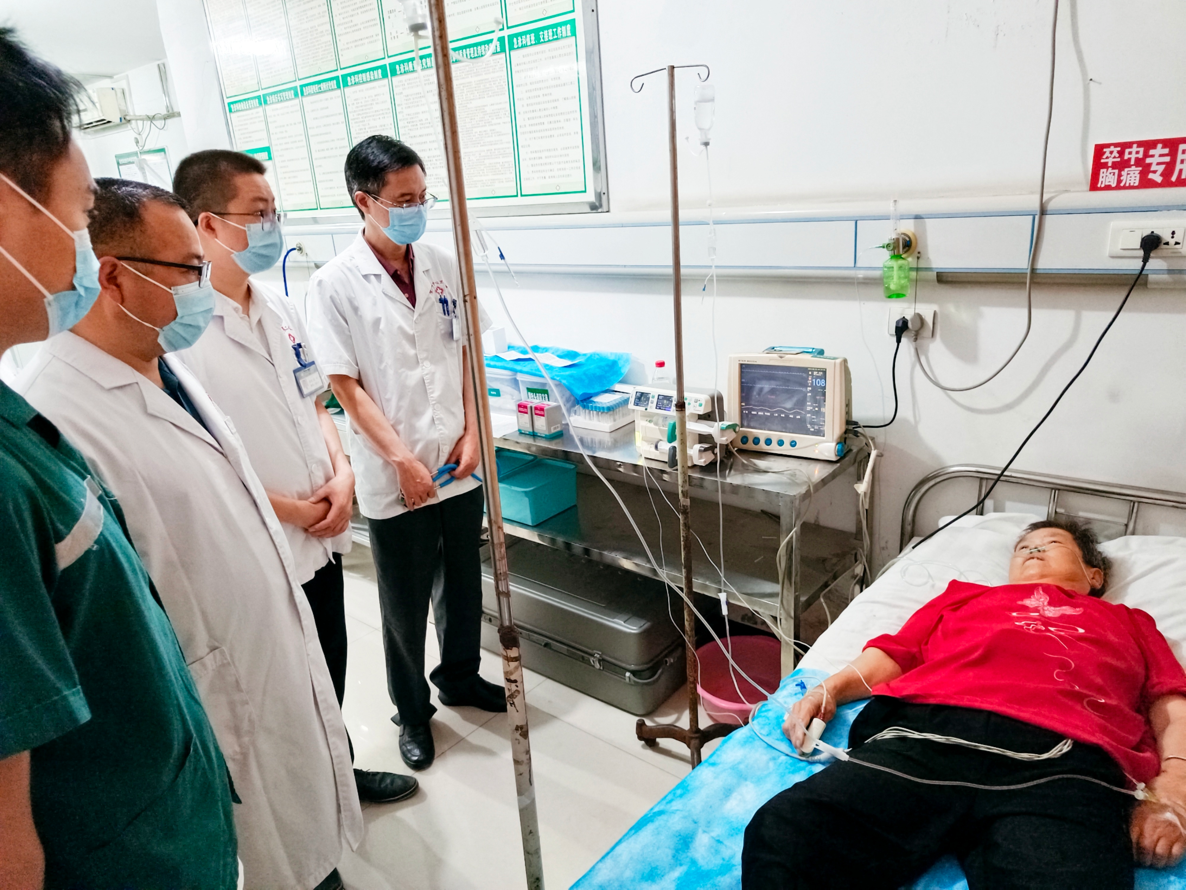 县第二人民医院成功开展首例溶栓治疗