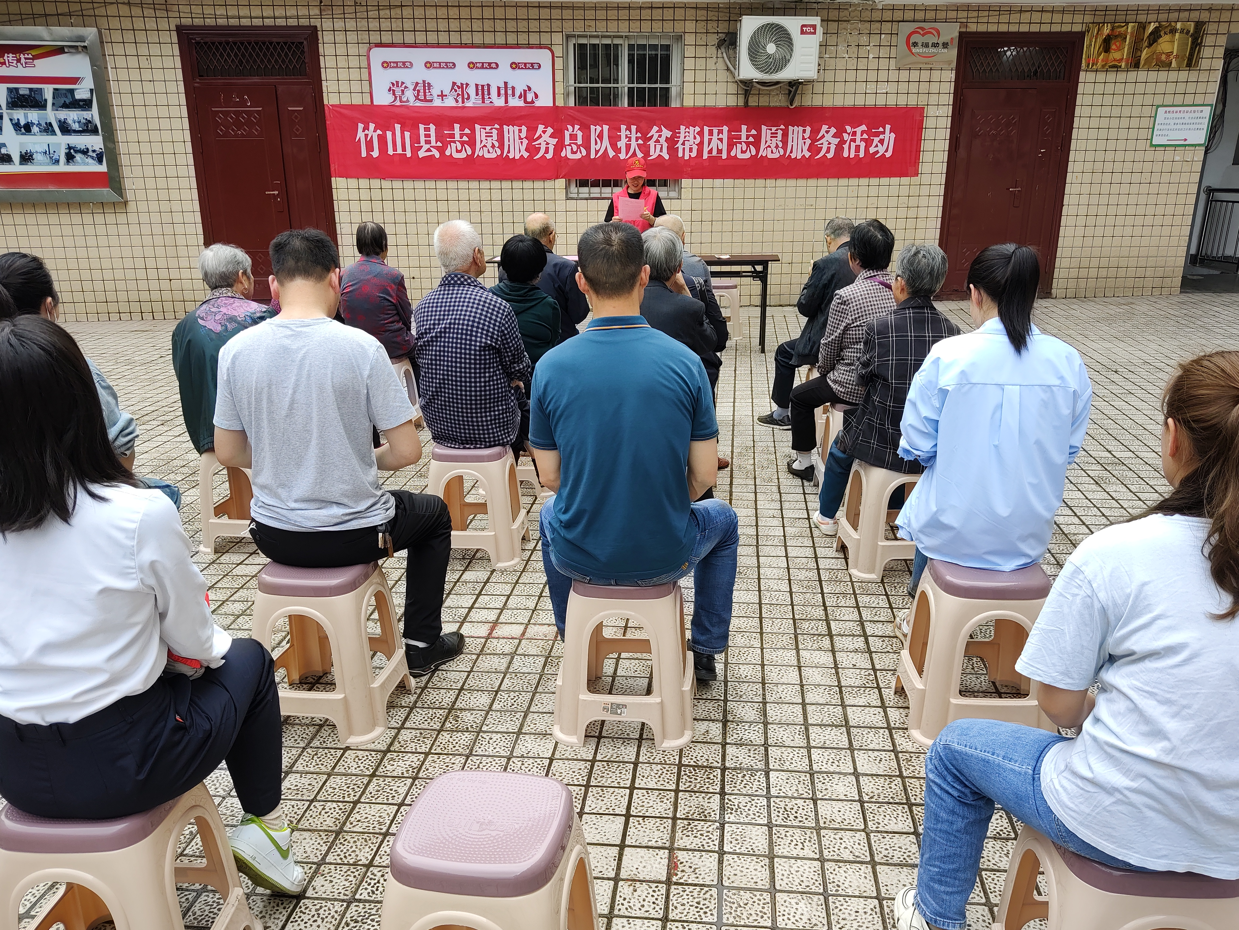 县志愿服务总队开展惠民政策宣传活动