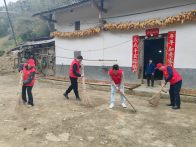 官渡镇：学雷锋行动助力乡村振兴